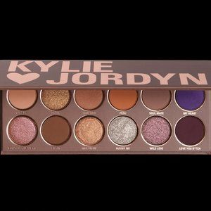 ✨DISCONTINUED 2018 Kylie Cosmetics Kylie/Jordyn Eyeshadow Palette - EUC✨